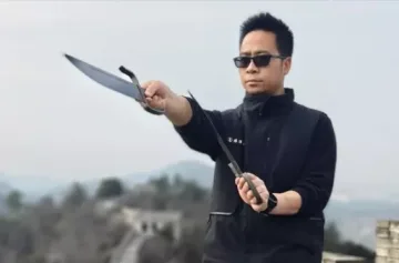 Eight Cuts Wing Chun course cover image featuring Master Liu demonstrating the Eight Cuts technique.