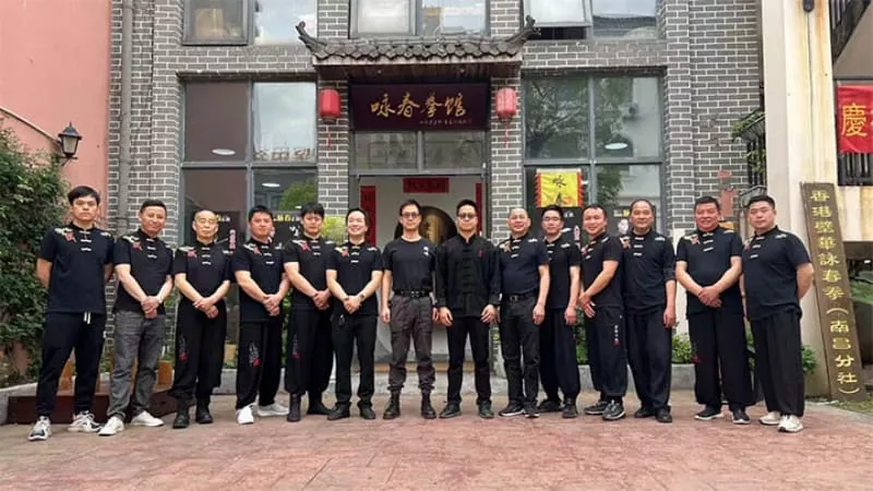 Group photo of Master Liu and his disciples in front of the martial arts center